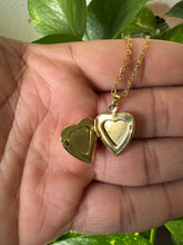 Load image into Gallery viewer, Virgin Mary Shell Locket Necklace
